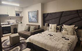 Umhlanga Flat Near Gateway Mall